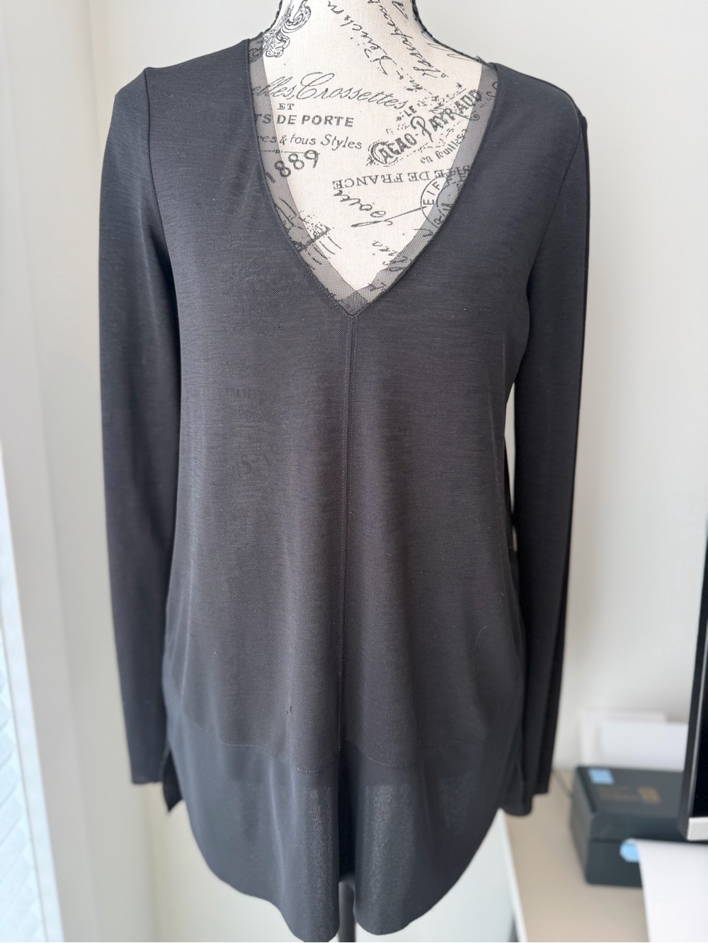 Zara Black V‑Neck Long Sleeve Top